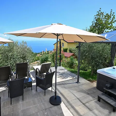 Holiday home Yari-dog Friendly, Private Jaccuzzi&sauna,shared Infinity Pool, Sea View Lovran